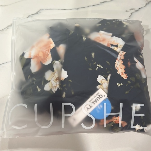 CUPSHE Hermine Normal Sleeve V-neck Maxi Dress - Picture 4 of 4